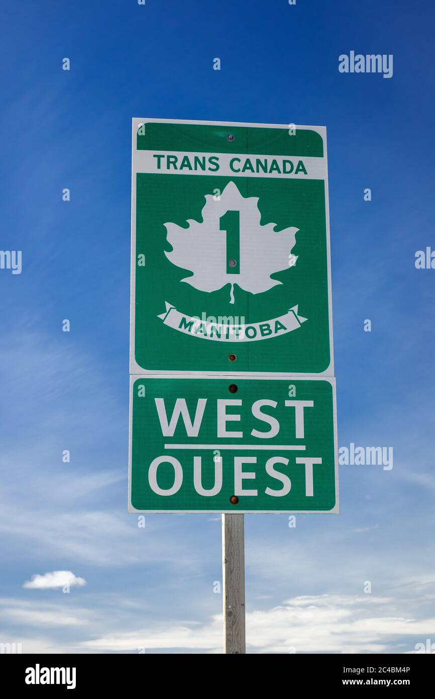Trans Canada Highway Road Marker Sign in Manitoba for Highway 1 direzione ovest Foto Stock