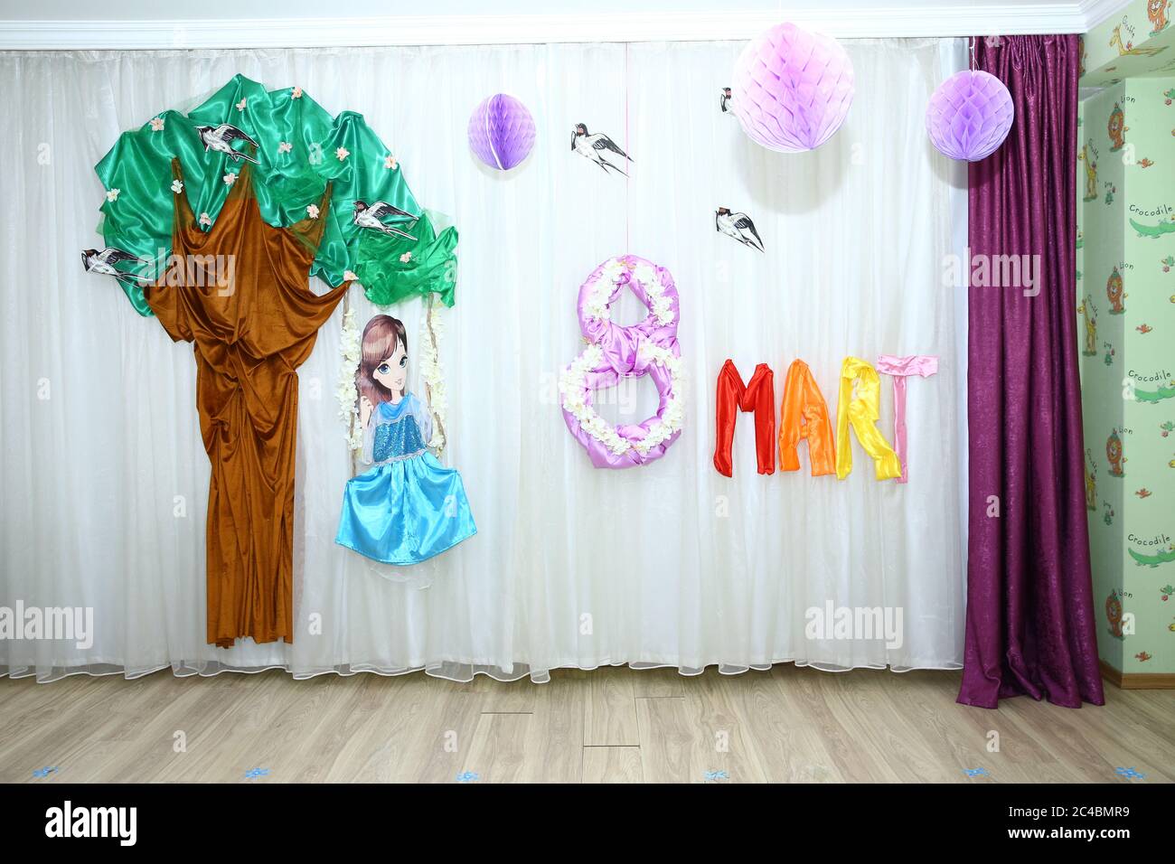 Concetto giorno di festa femminile. Buon giorno delle donne 8 marzo. Spazio libero per il testo . 8 marzo. Giornata internazionale delle donne felici. Tenda bianca . 8 marzo Foto Stock
