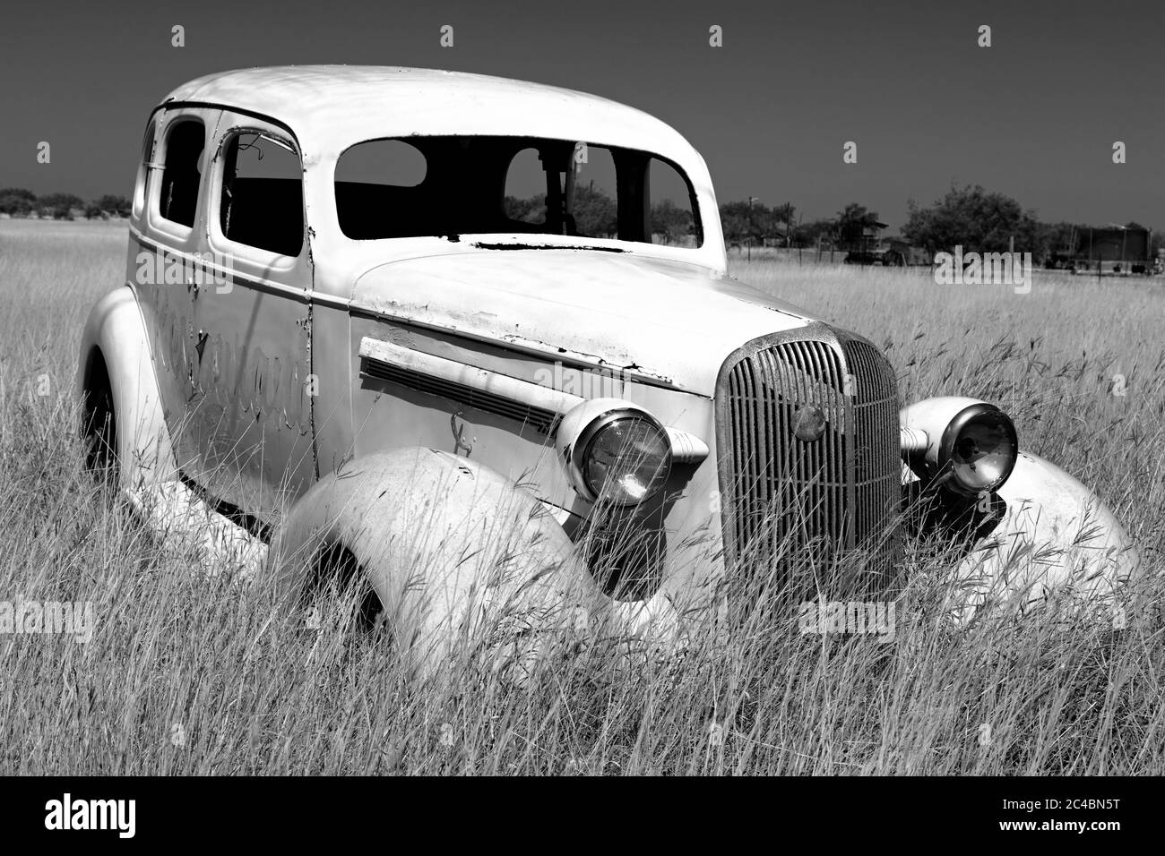 Auto abbandonata in campo, Corpus Christi, Texas, Stati Uniti Foto Stock