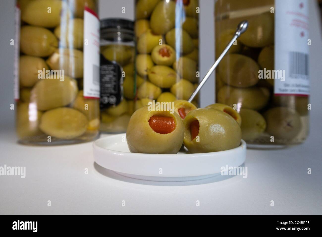 Olive da cocktail ripiene Pimento, USA Foto Stock