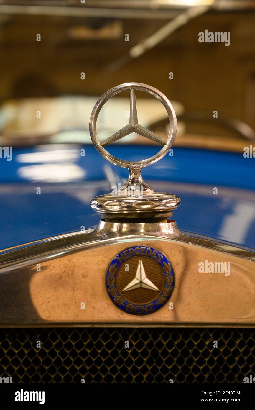 La parte anteriore di un veicolo Mercedes-Benz d'epoca. Museo dei Trasporti di Bratislava. Bratislava, Slovacchia. 2020/6/12. Foto Stock