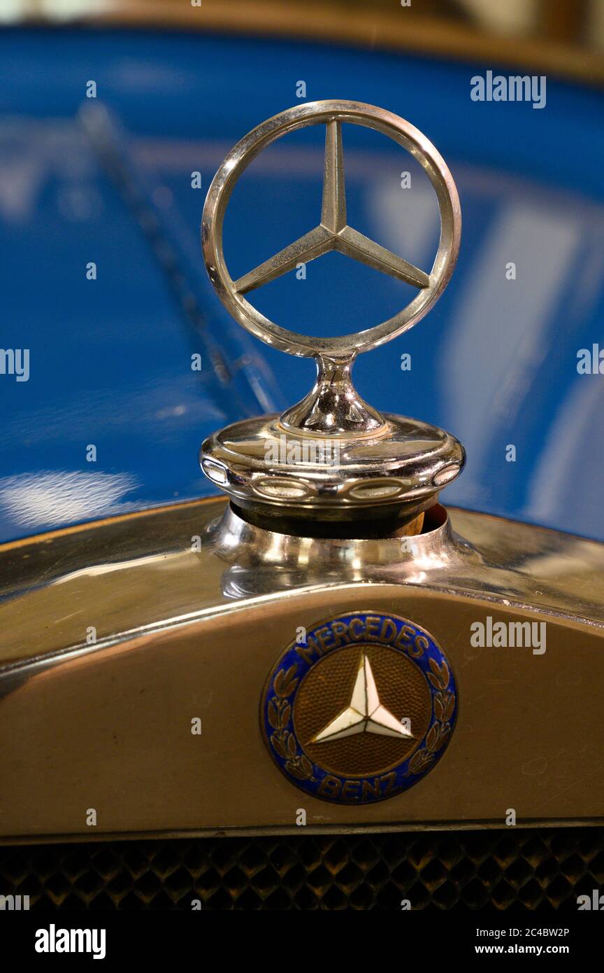 La parte anteriore di un veicolo Mercedes-Benz d'epoca. Museo dei Trasporti di Bratislava. Bratislava, Slovacchia. 2020/6/12. Foto Stock