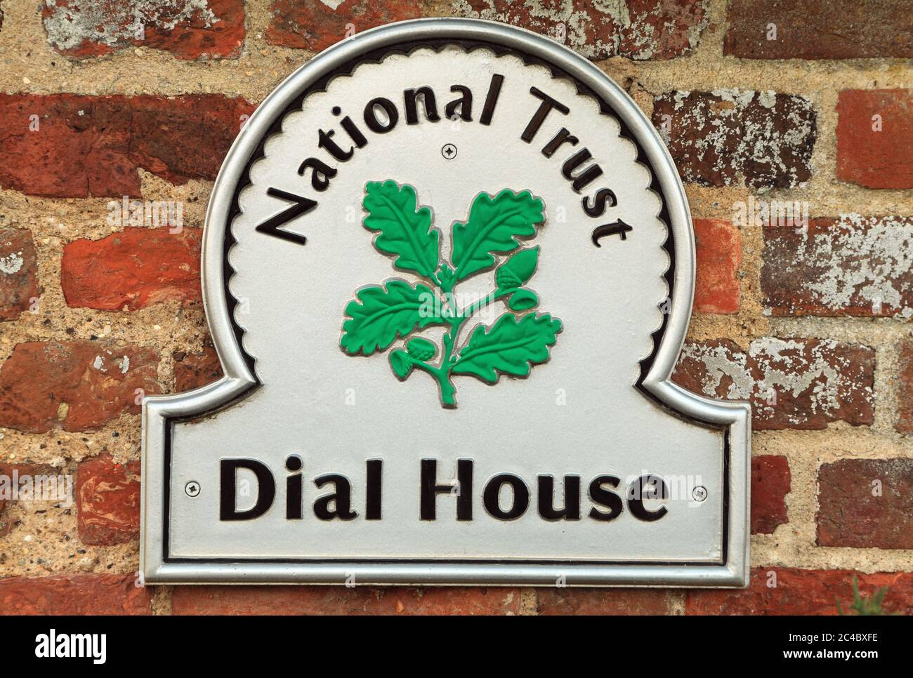 Dial House, National Trust Sign, emblema, acorni, Brancaster Staithe, Norfolk, Inghilterra, Foto Stock