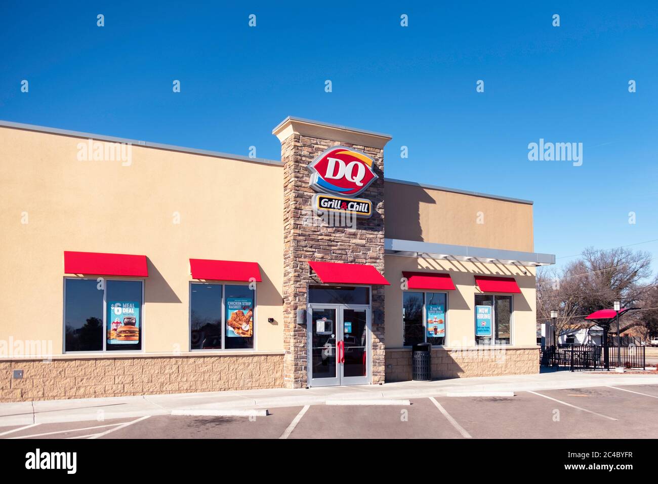 DQ o Dairy Queen esterno e logo, Wichita, Kansas, USA. Foto Stock