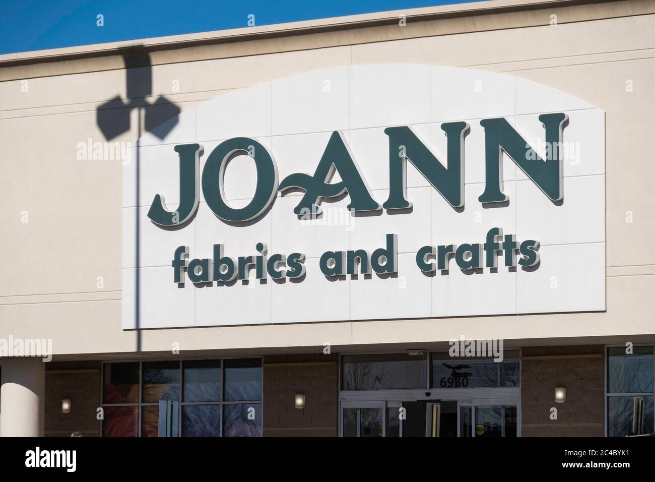 Esterno, con negozi di tessuti e artigianato Jo-Ann a Wichita, Kansas, USA. Foto Stock