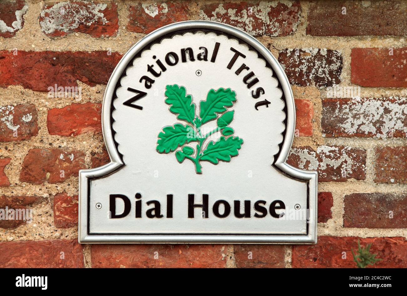 Dial House, National Trust Sign, emblema, acorni, Brancaster Staithe, Norfolk, Inghilterra, Foto Stock