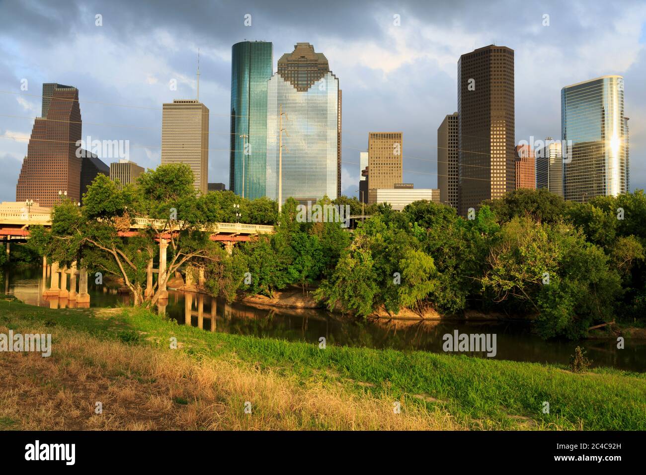 Buffalo Bayou Park e lo skyline di Houston, Texas, Stati Uniti Foto Stock