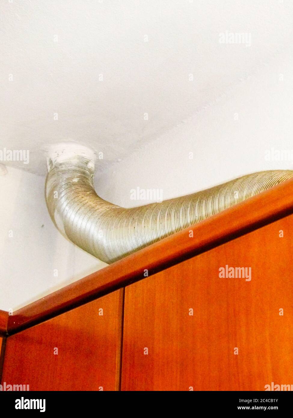 Tubo di ventilazione cucina alluminio per cappa da cucina Foto stock - Alamy