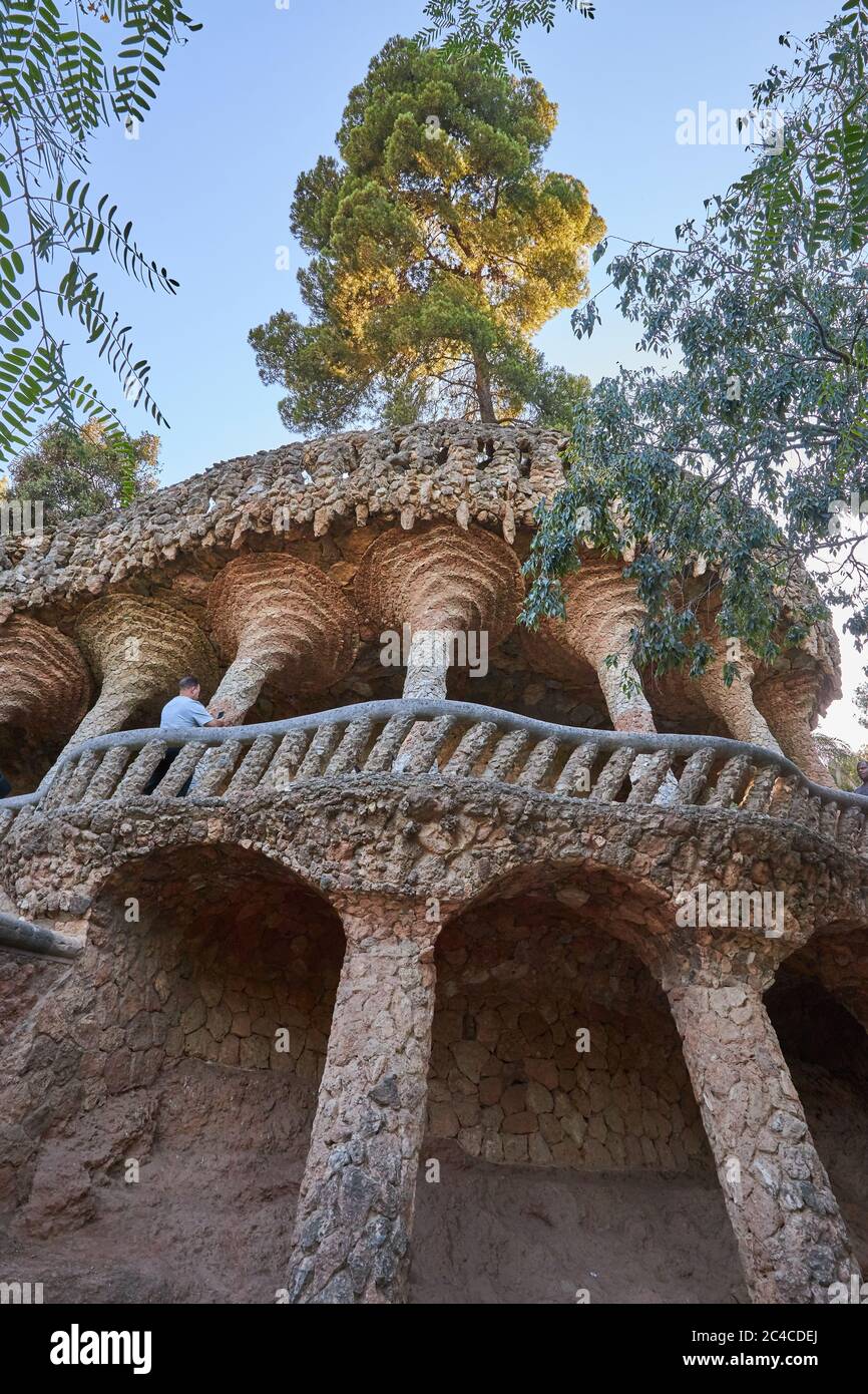 L'architettura caratteristica del Parco Güell di Antoni Gaudi, Barcellona Foto Stock