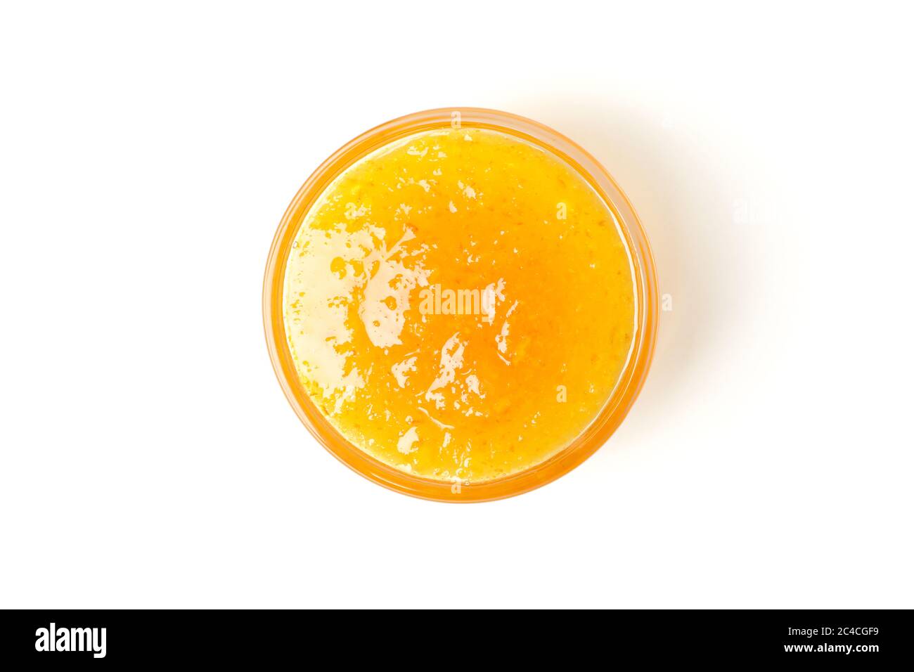 Deliziosa marmellata d'arancia isolata su sfondo bianco Foto Stock