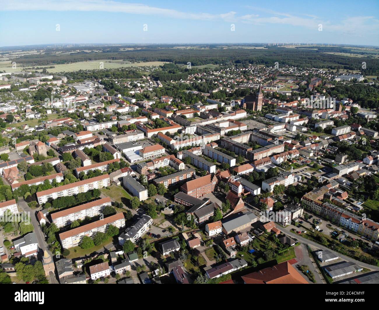 Veduta aerea di Pasewalk, una città del distretto di Vorpommern-Greifswald, nello stato del Meclemburgo-Vorpommern in Germania. Situato sul fiume Uecker Foto Stock