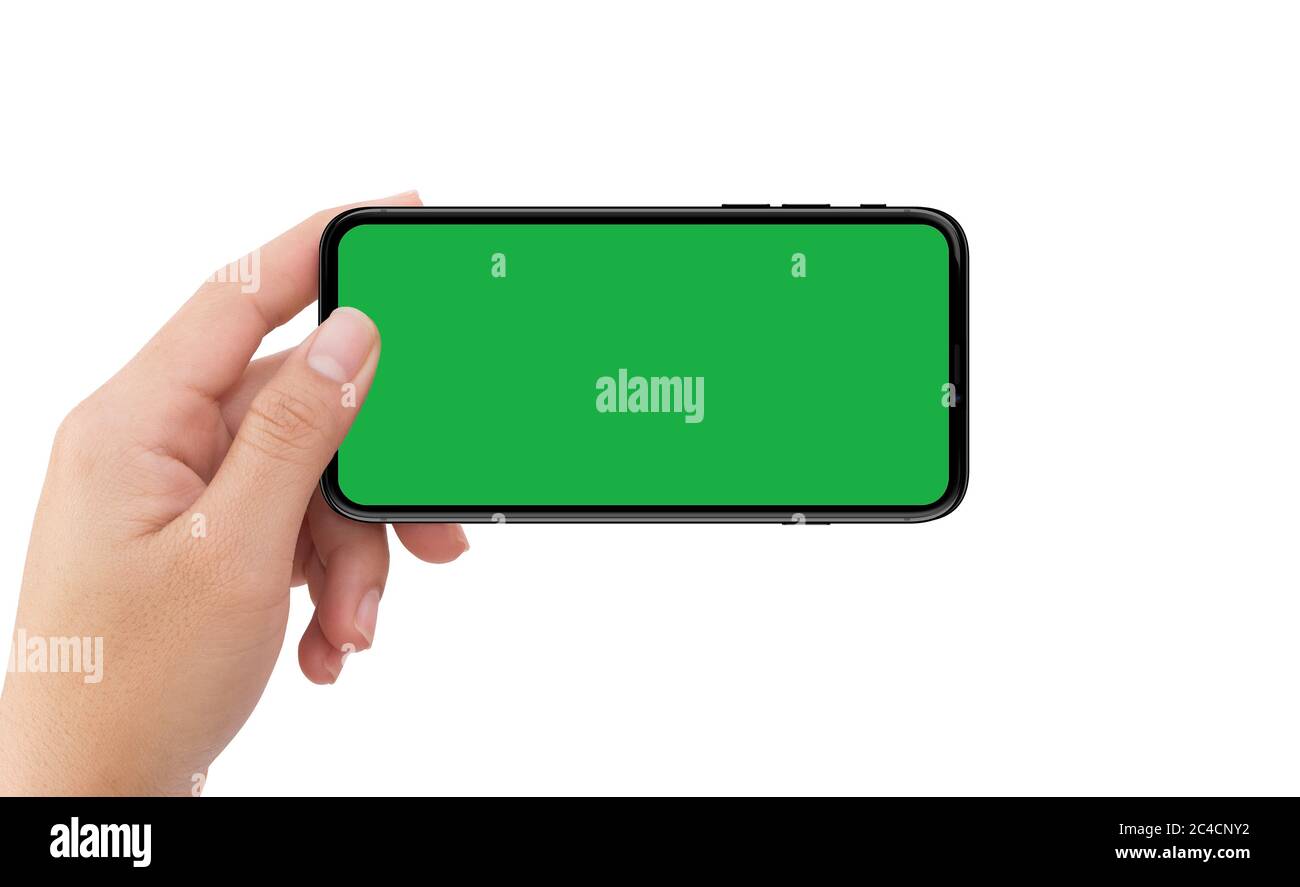Isolato uomo sinistro tenendo nero cellulare smartphone dispositivo mockup schermo verde Foto Stock