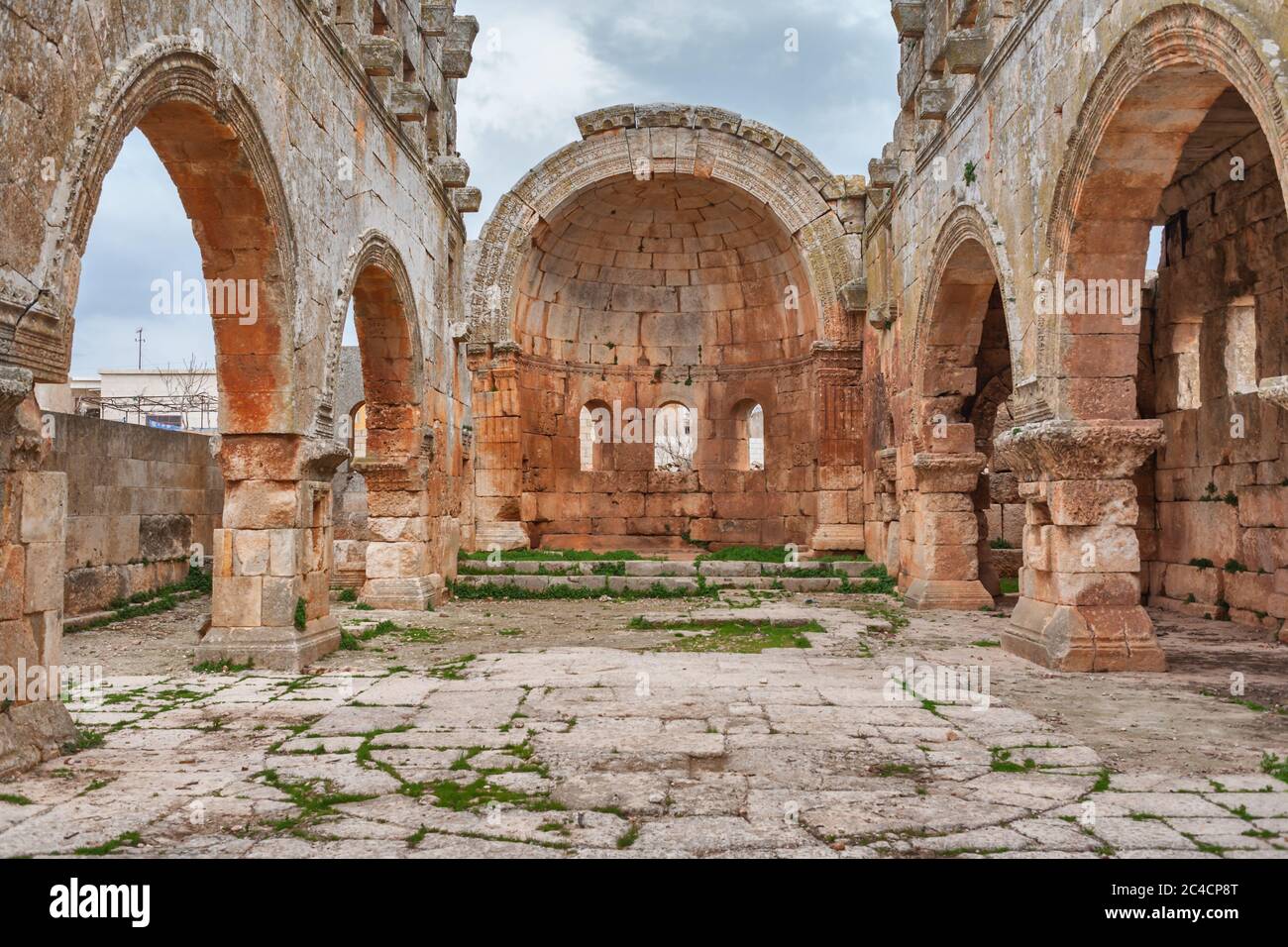 Rovine della basilica bizantina, 5 ° secolo, Qalb Loze, Siria Foto Stock