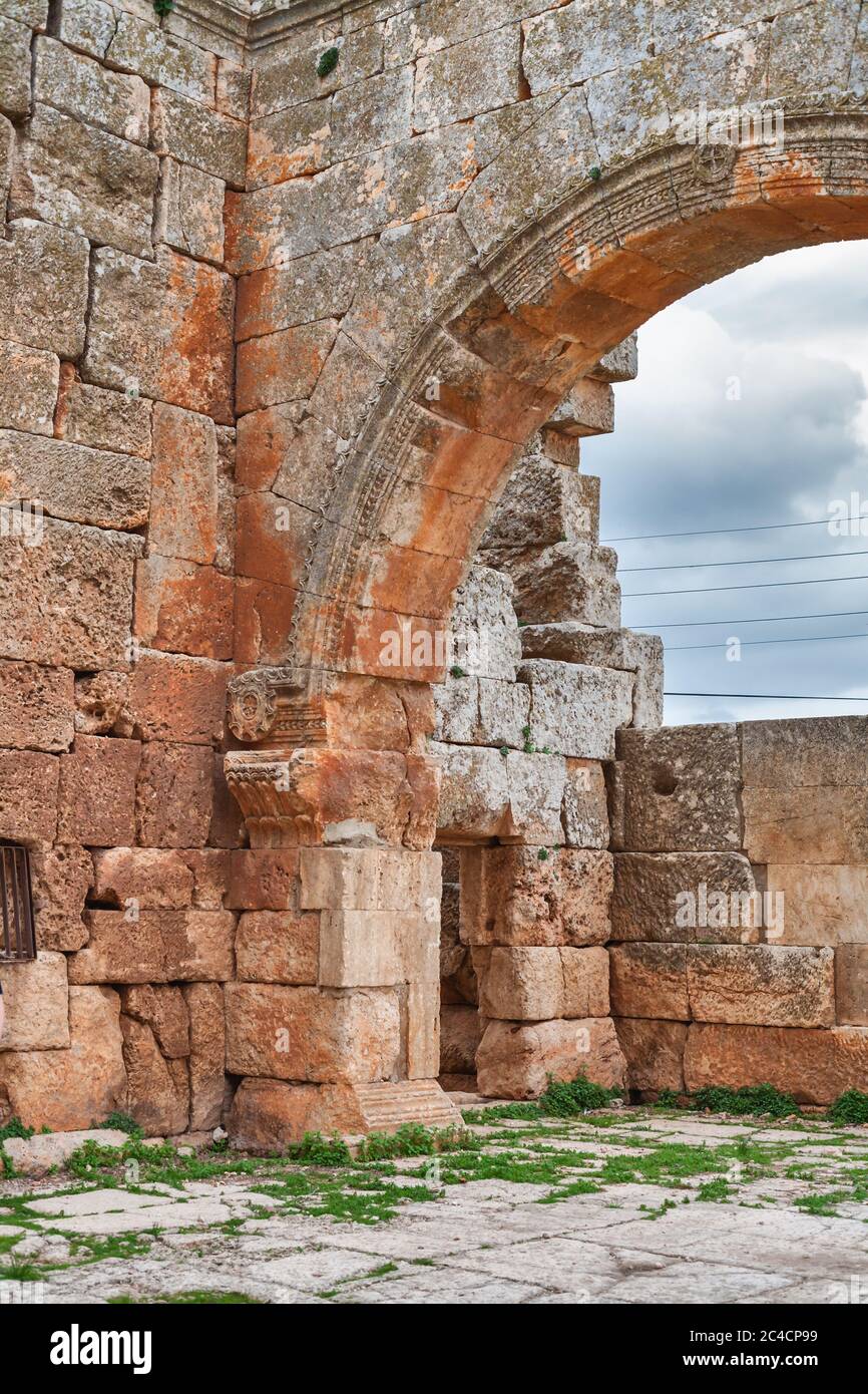 Rovine della basilica bizantina, 5 ° secolo, Qalb Loze, Siria Foto Stock