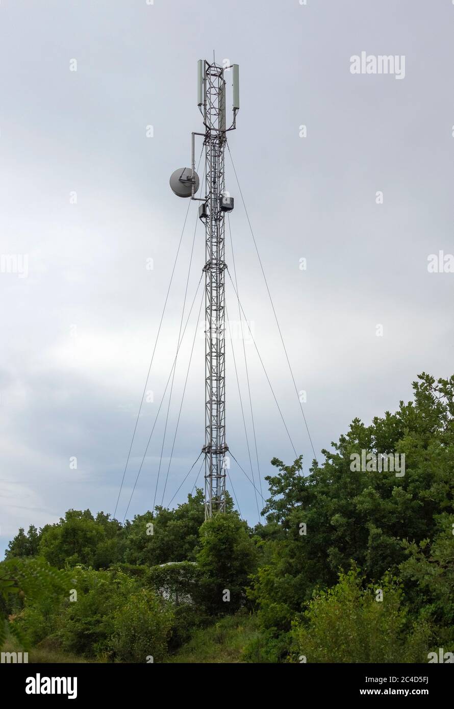 5G, torre telefonica 4G, apparecchiature di trasmissione per comunicazioni Foto Stock