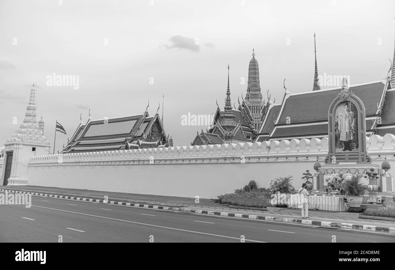 La gente era con la memoria del precedente re tailandese nel Grand Royal Palace, Bangkok Thailandia Foto Stock