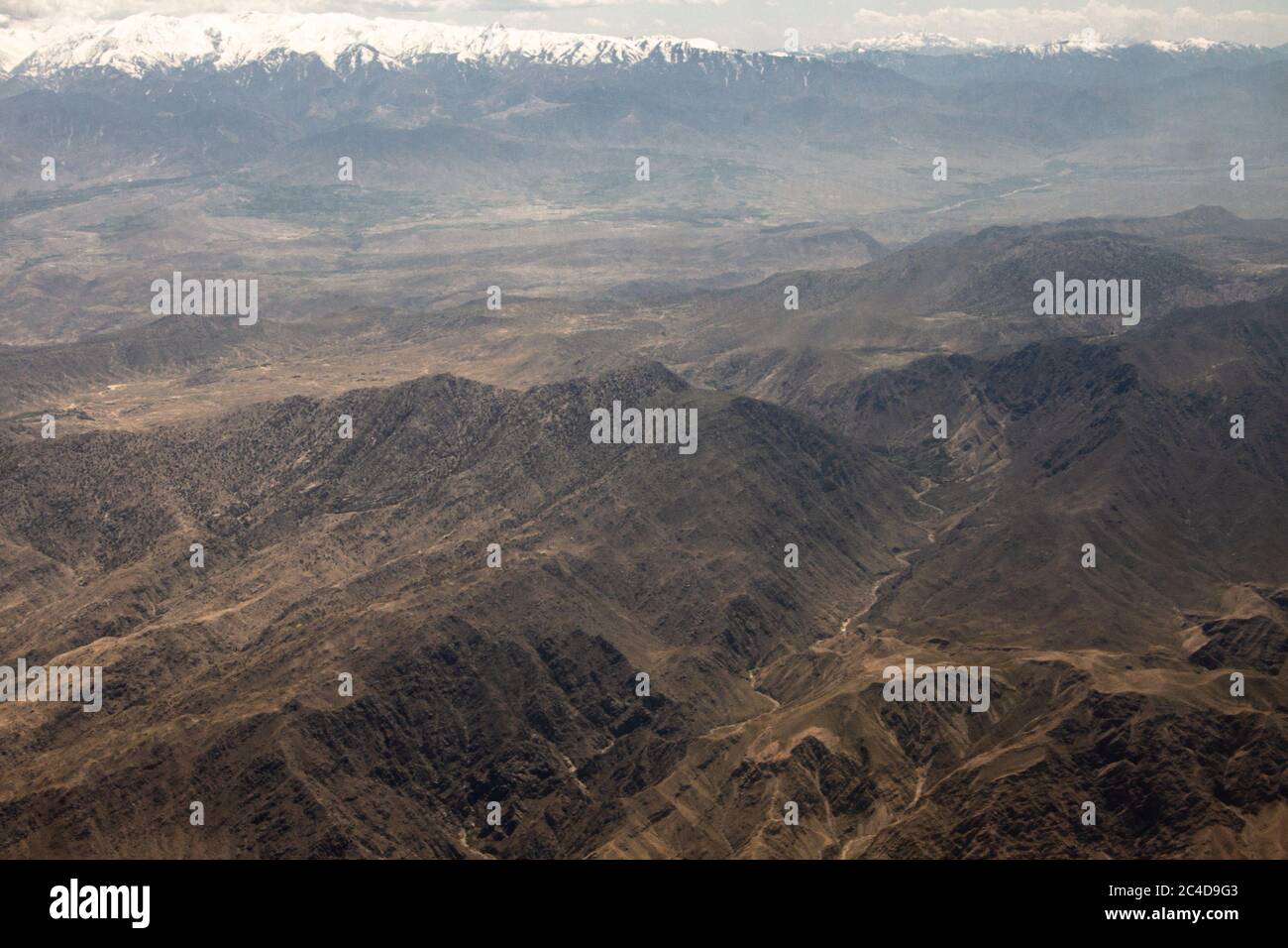 Linea di montagna Hindukush con neve e altre linee di montagna in kabul Afghanistan Foto Stock