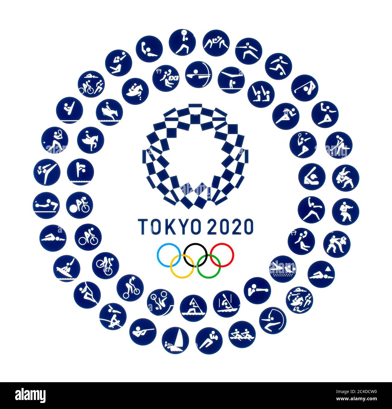 Kiev, Ucraina - 04 ottobre 2019: Logo ufficiale dei Giochi Olimpici estivi 2020 con icone ufficiali di tipi di sport a Tokyo, Giappone, dal 24 luglio t Foto Stock