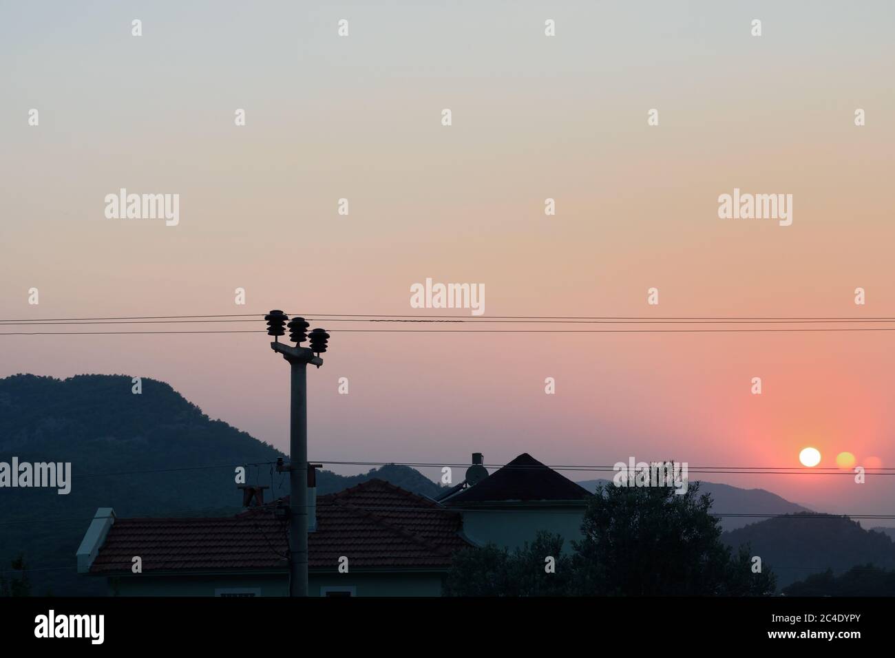 Triplice vetro smaltato che crea l'effetto di tre soli a Fethiye, Turchia Foto Stock