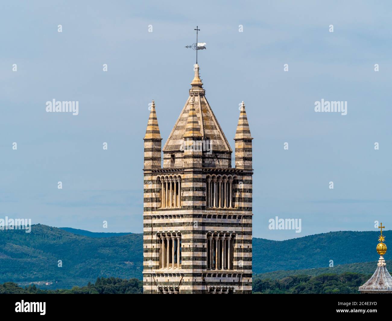 Campanile in marmo bianco e nero della Cattedrale di Siena. Siena. Italia. Foto Stock