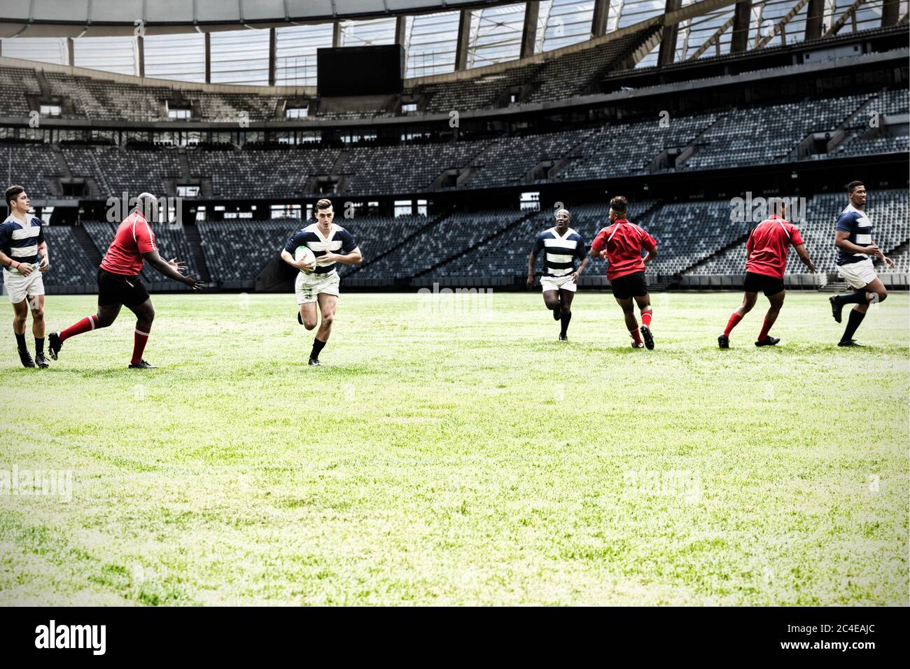 Immagine digitale composita di una squadra di rugby che gioca a rugby nello stadio sportivo Foto Stock
