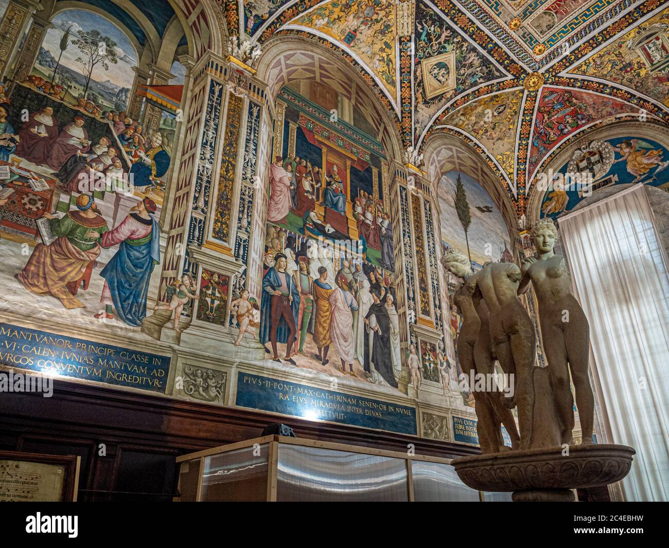 Statua delle tre grazie nella Biblioteca Piccolomini, Cattedrale di Siena. Toscana, Italia. Foto Stock