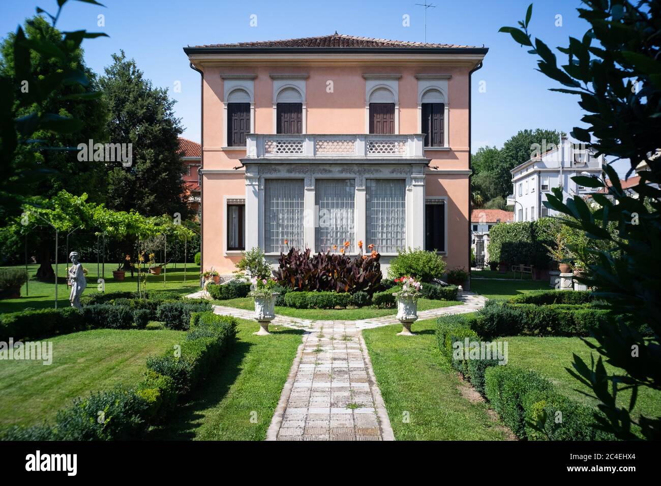 Una tipica villa veneziana, con giardino gorgeo Foto Stock