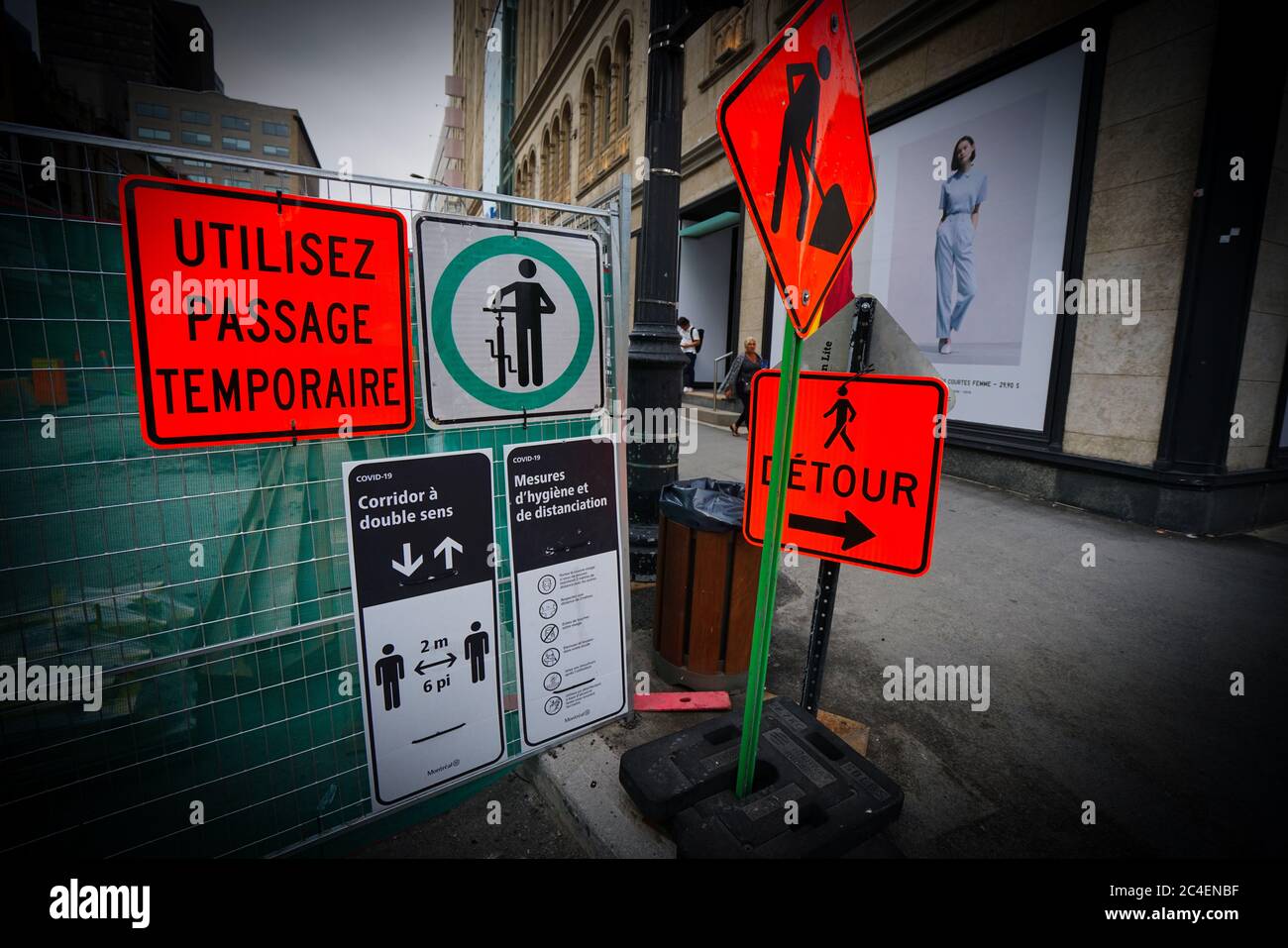 Montreal, Quebec, Canada, 26 giugno 2020.costruzione e segni di deviazione nel centro di Montreal..Credit: Mario Beauregard/Alamy News Foto Stock