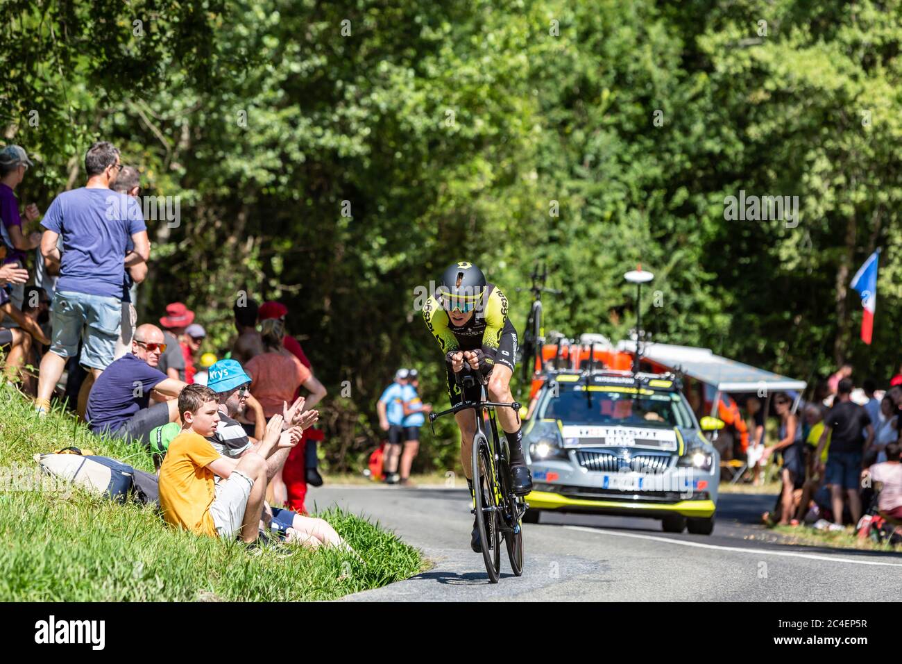 Bossarros, Francia - 19 luglio 2019: Il ciclista australiano Jack Haig del Team Mitchelton-Scott che cavalca durante la tappa 13, prova individuale, di le Tour Foto Stock