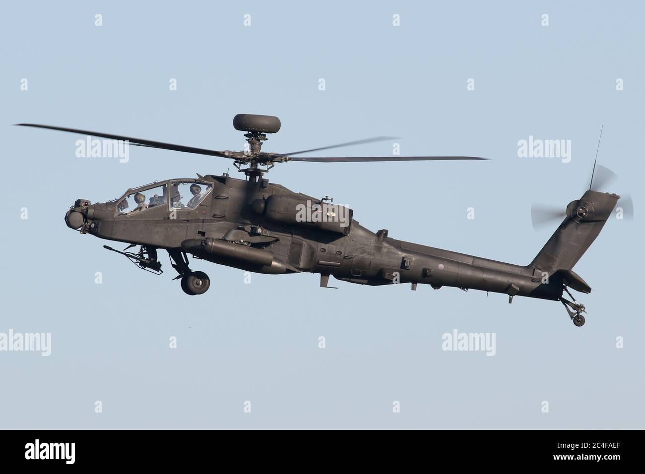 AAC Apache attacca l'elicottero atterrando al campo di volo Wattisham a Suffolk. Foto Stock