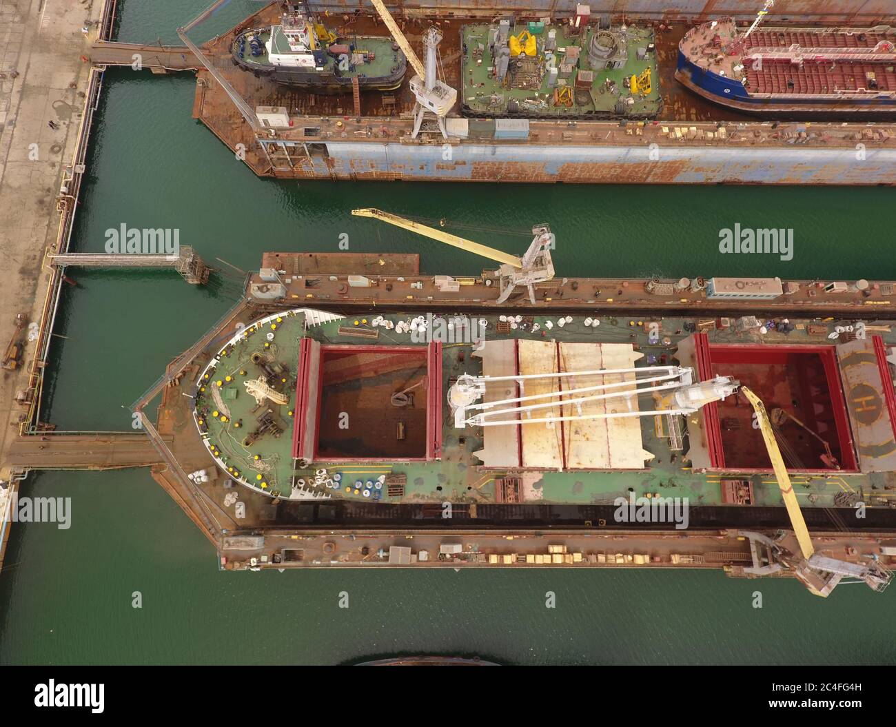 navi di riparazione scafo (nave, petroliera) in cantiere Foto Stock