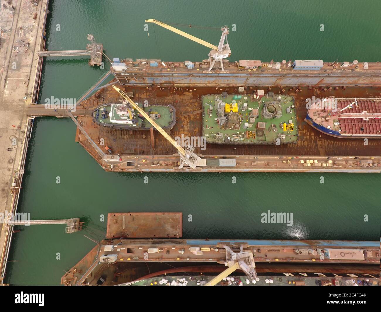 navi di riparazione scafo (nave, petroliera) in cantiere Foto Stock