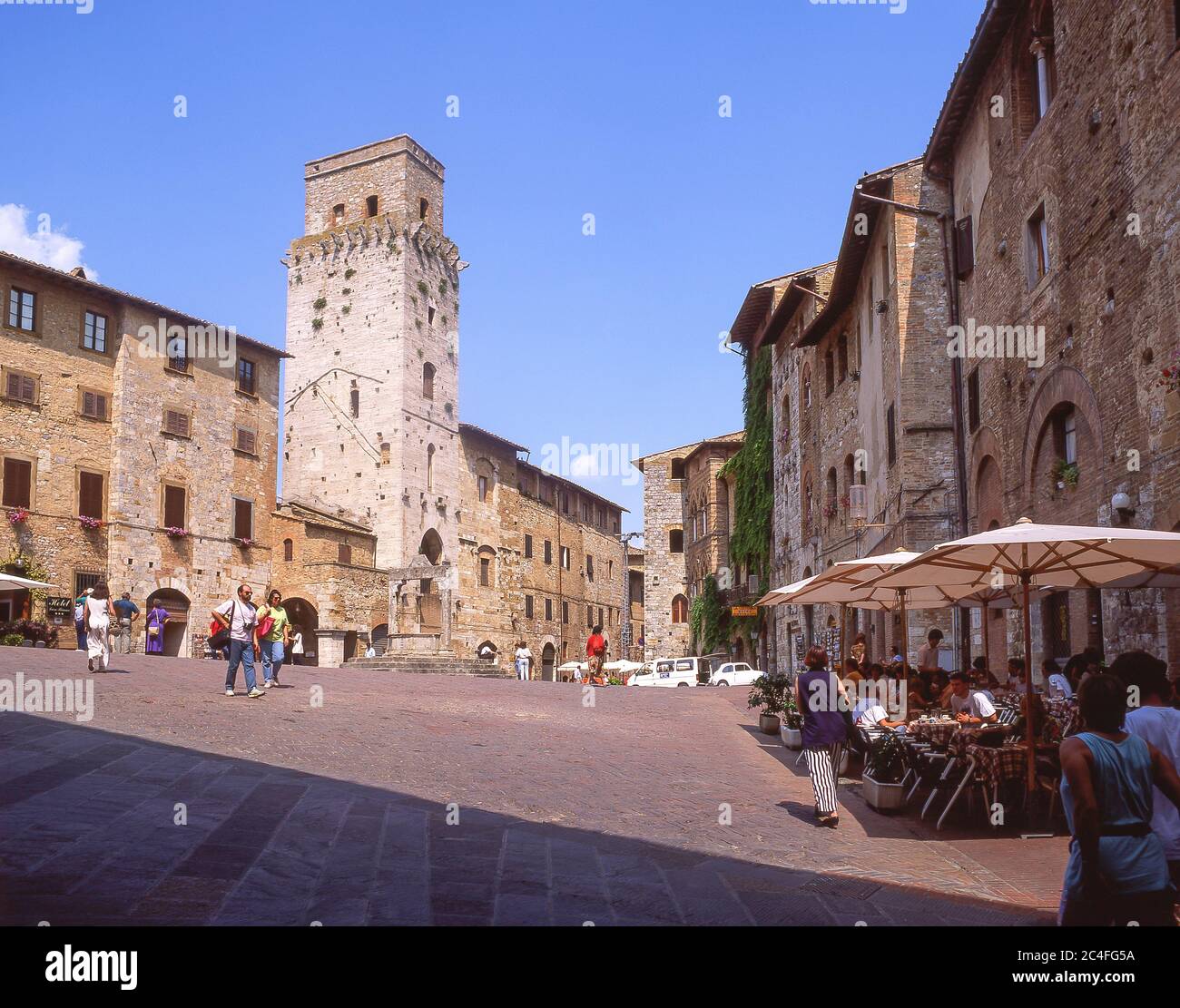 Piazza della Cisterna, San Gimignano, Provincia di Siena, Regione Toscana, Italia Foto Stock