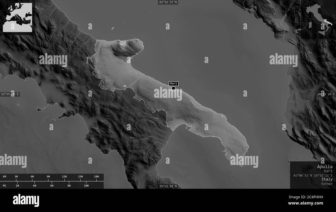 Puglia, regione Italia. Mappa in scala di grigi con laghi e fiumi. Forma presentata contro la sua area di paese con overlay informativi. Rendering 3D Foto Stock