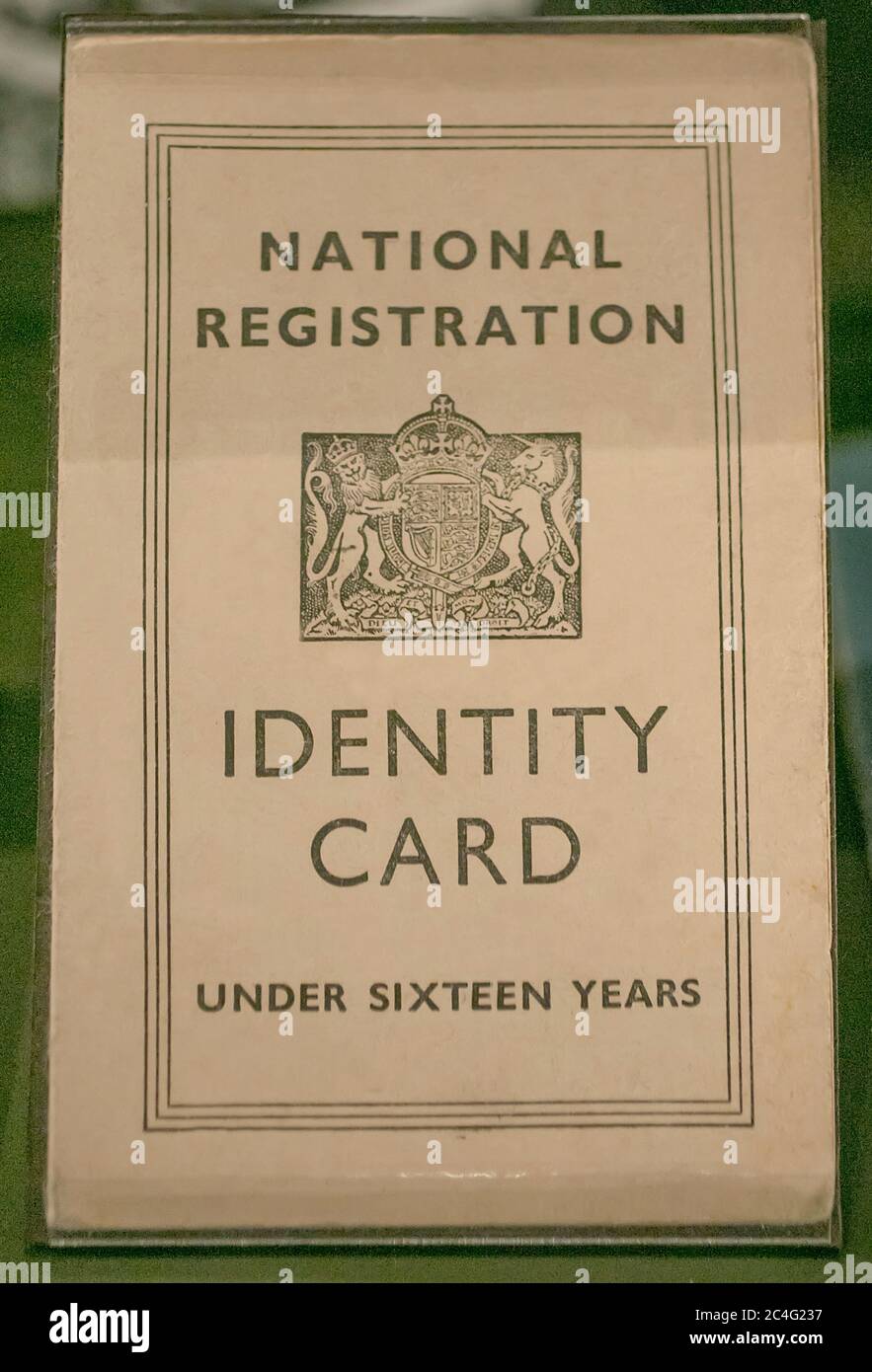 Libretto della vecchia carta di registrazione nazionale britannica Foto Stock