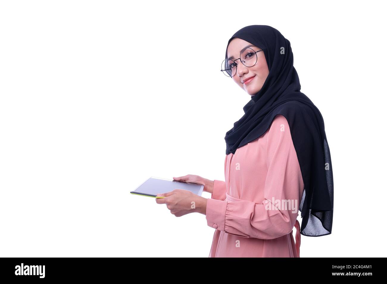 Fiducia di interattiva bella donna musulmana con tablet. Concettuale interattivo di Business o Finance Foto Stock