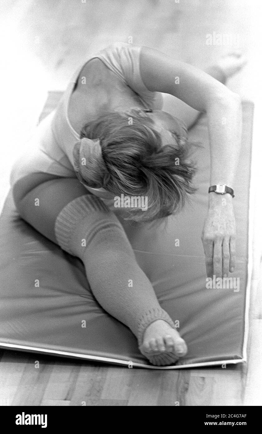Jane fonda che conduce una lezione di esercizio al suo studio di fitness Jane fonda's Workout a Beverly Hills, CA, 1980 Foto Stock