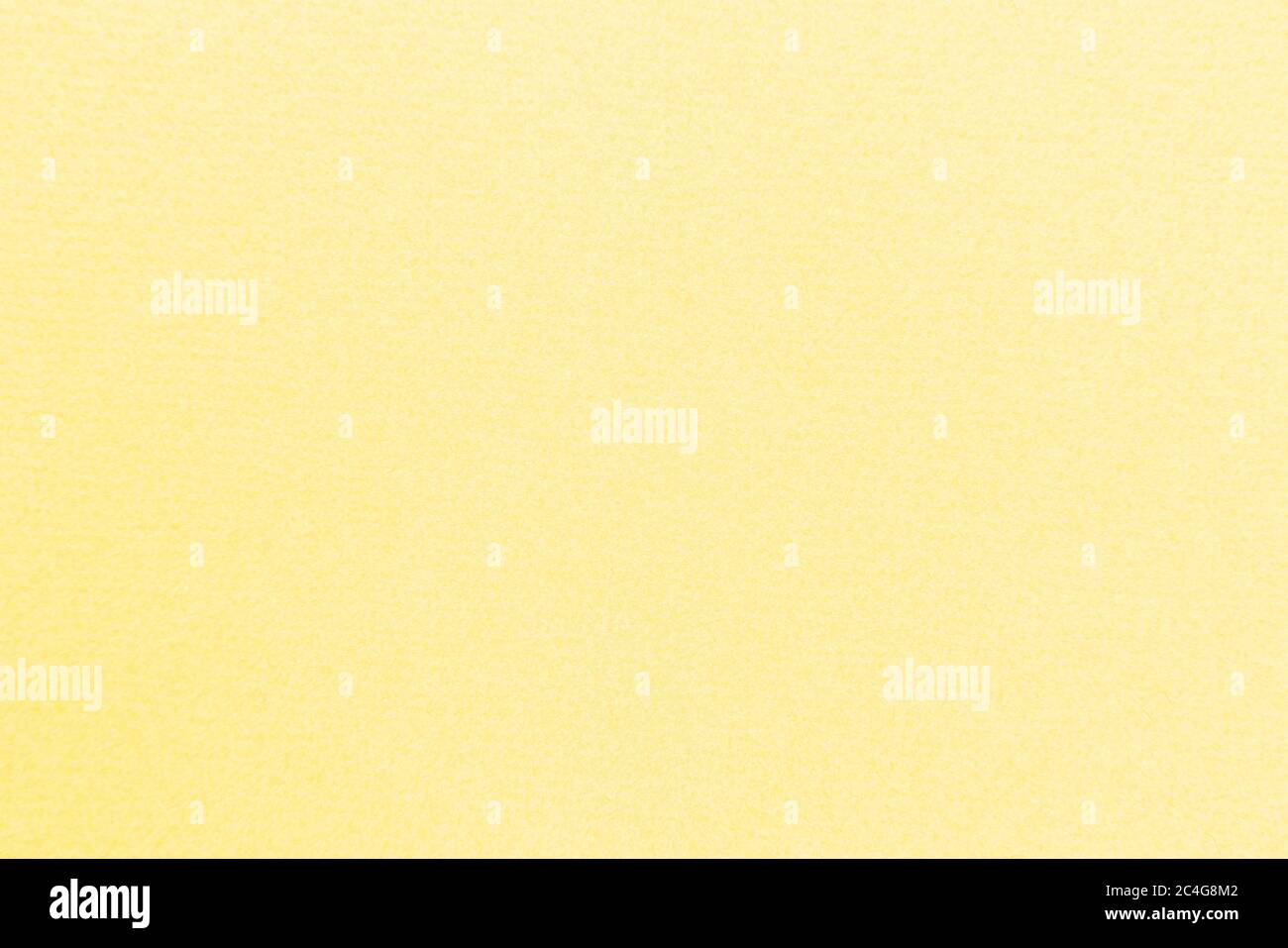 Primo piano ad alta risoluzione di tessuto feltrato giallo chiaro tessuto ruvido tessuto di colore giallo per sfondi e per carta da parati un pezzo d'oro Foto Stock