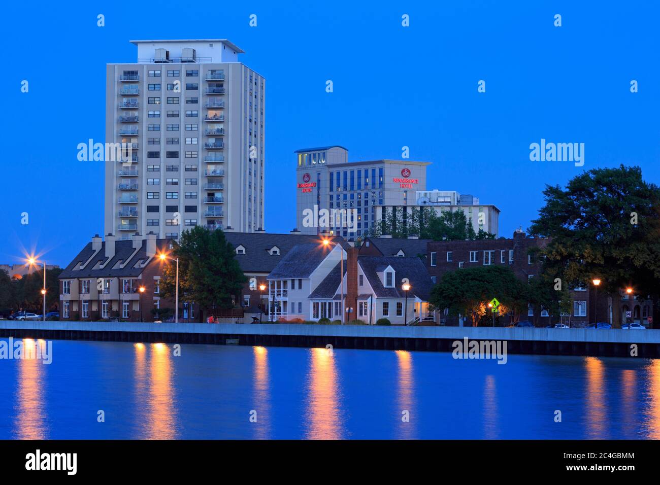 Skyline di Portsmouth, Regione di Norfolk, Virginia, Stati Uniti Foto Stock