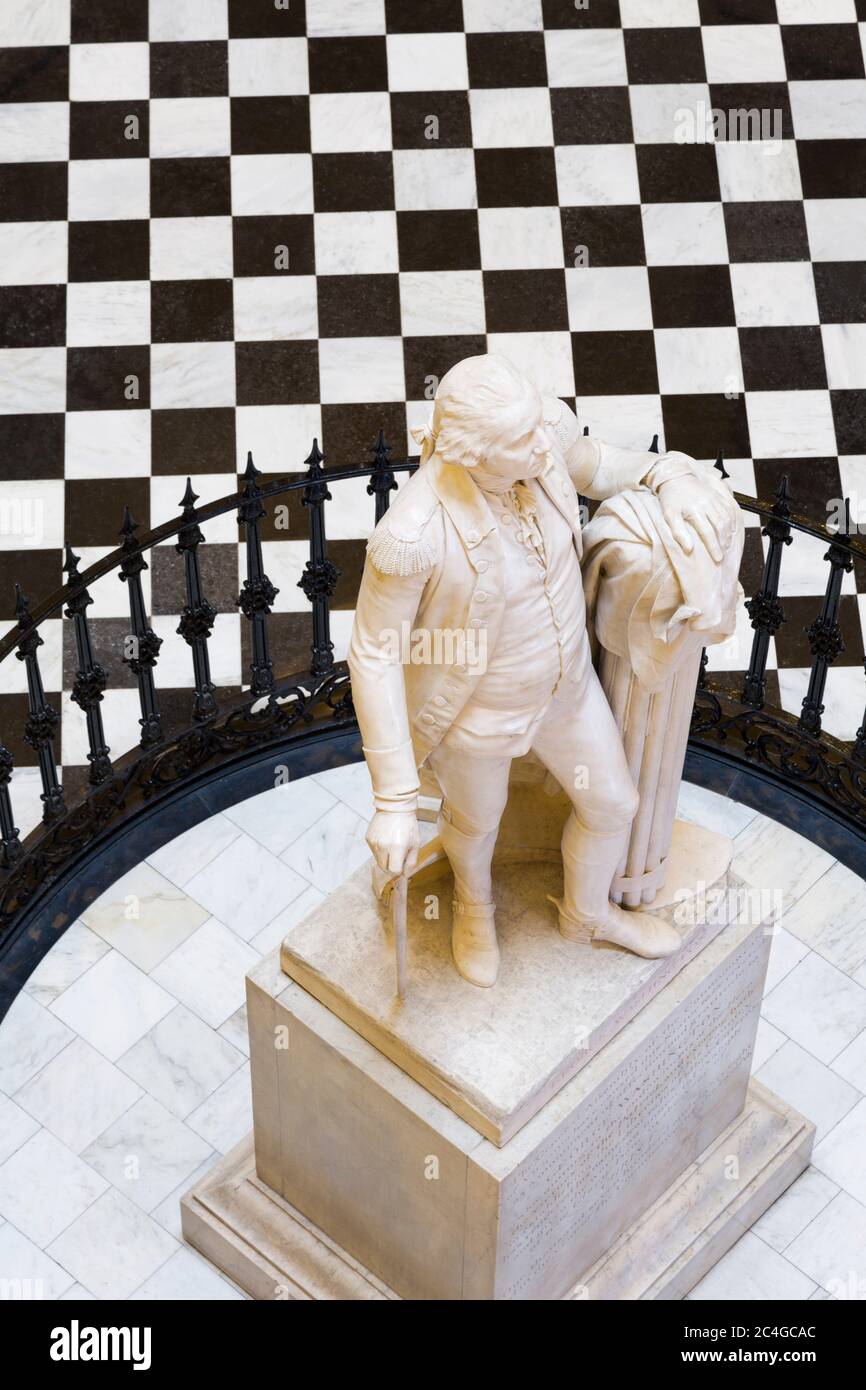 Statua di George Washington nella rotonda, state Capitol Building, Richmond, Virginia, USA Foto Stock