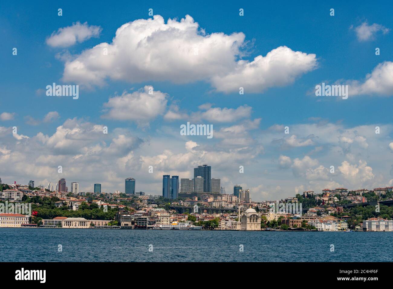 Il Bosforo stretto ad Istanbul in Turchia Foto Stock