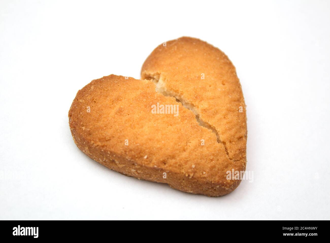 Gustosi biscotti sotto forma di cuori spezzati - un simbolo di amore Foto Stock