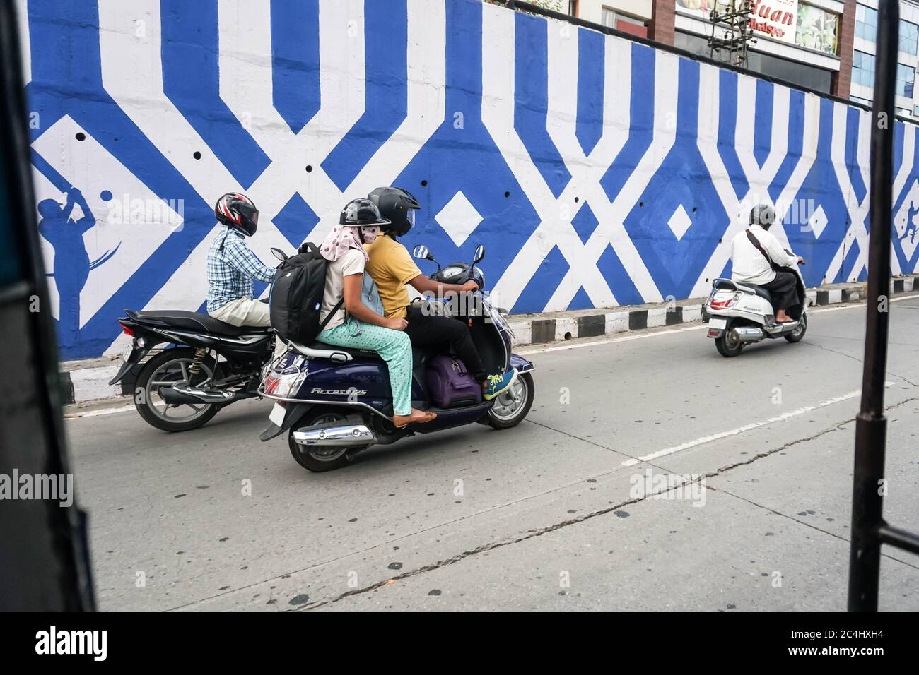 14 Giugno,2020/Bengalore,India : veicolo in movimento su strada Foto Stock