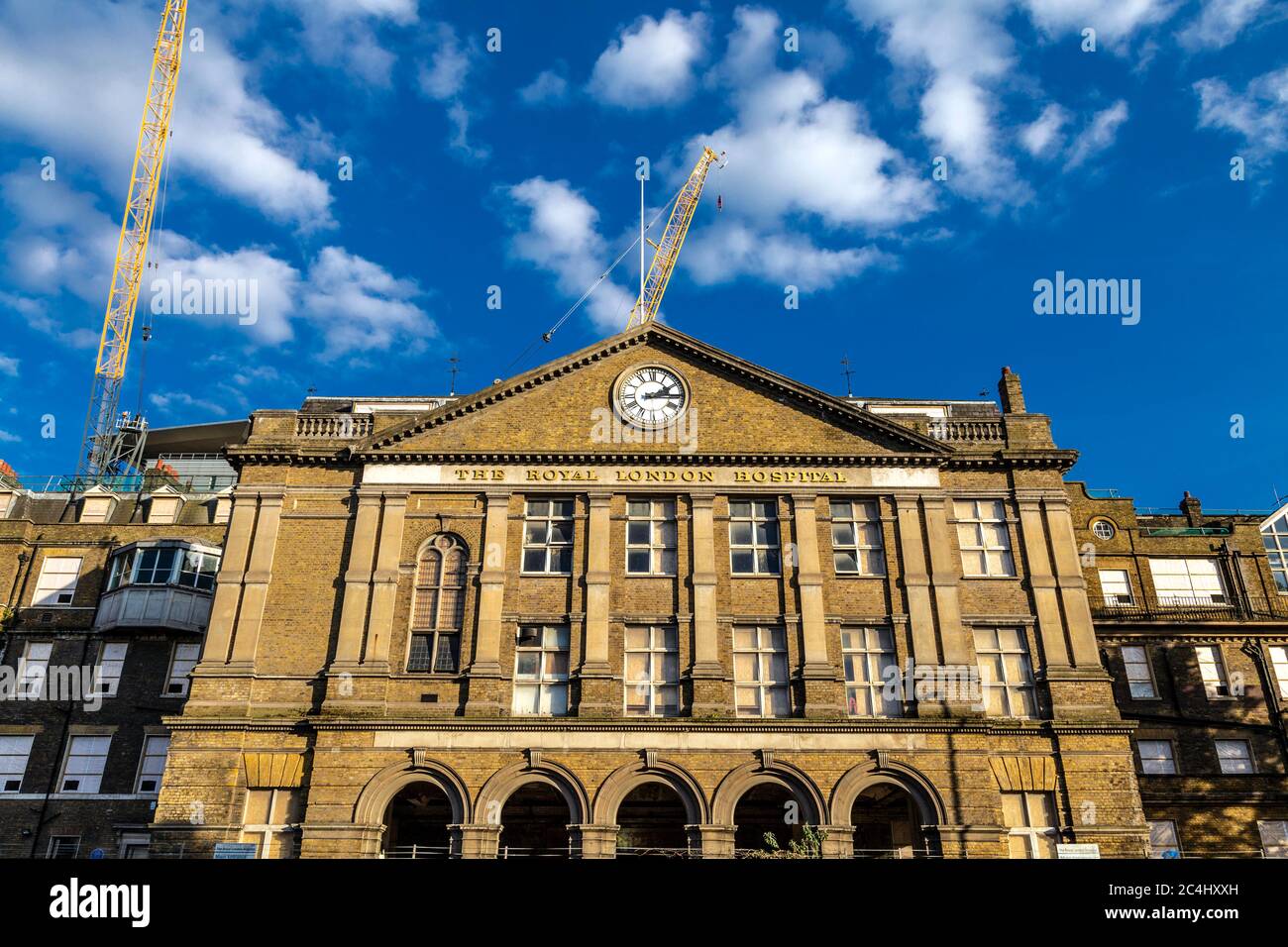 La facciata dell'Old Royal London Hospital, Londra, Regno Unito Foto Stock