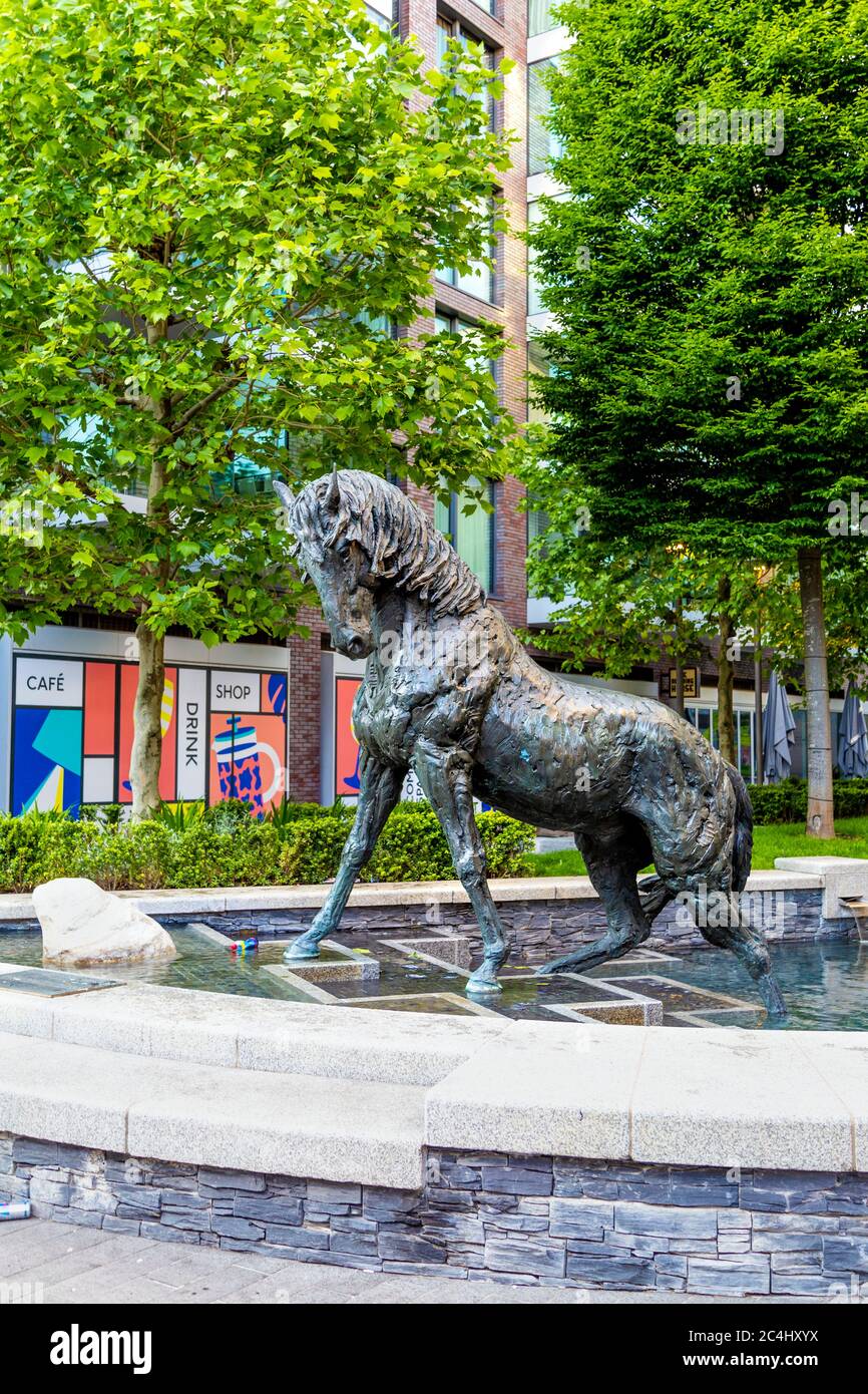 Goodman’s Fields Horses di Hamish Mackie ad Aldgate, Londra, Regno Unito Foto Stock