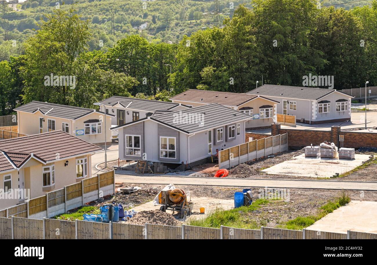 Upper Boat, vicino Pontypridd, Galles - Giugno 2020: Nuove case mobili su un sito vicino Pontypridd, che è in fase di miglioramento con nuove strade e basi. Foto Stock