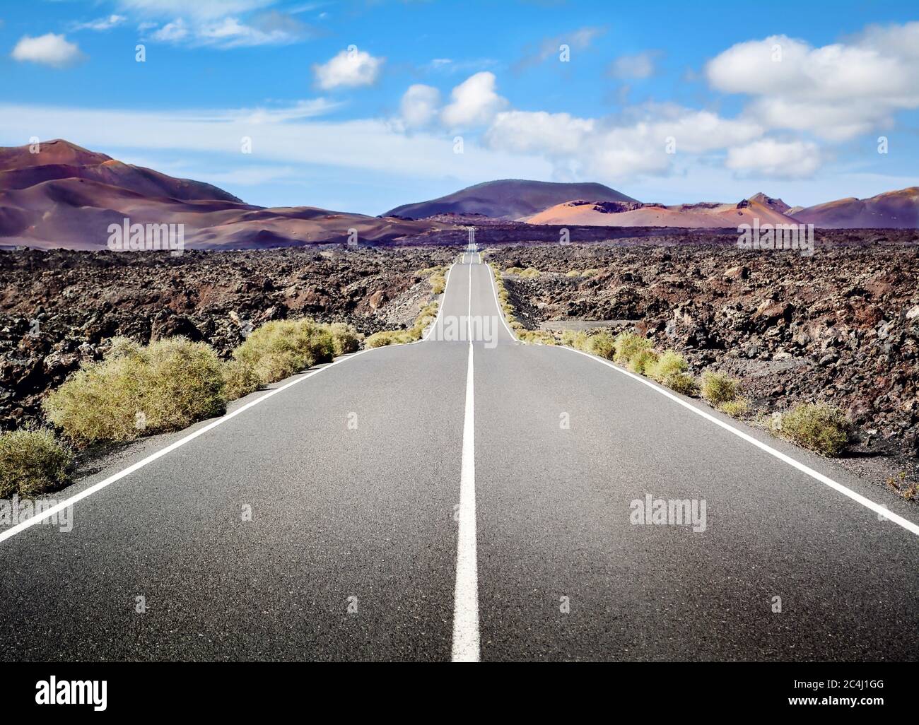 Da solo. Sulla strada. Foto Stock