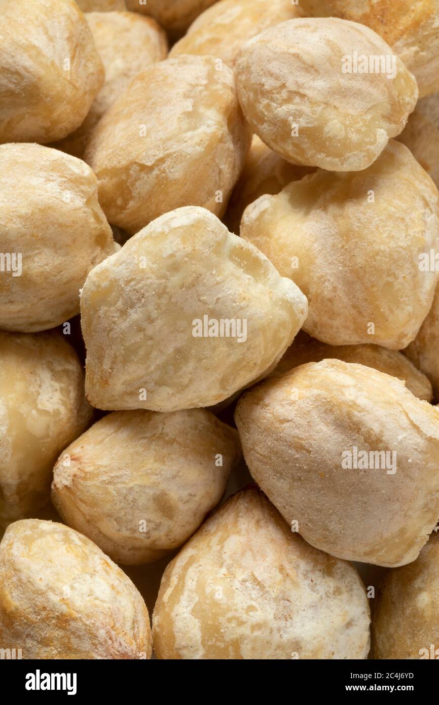 Dadi asiatici kukui pelati ravvicinato su telaio completo Foto Stock