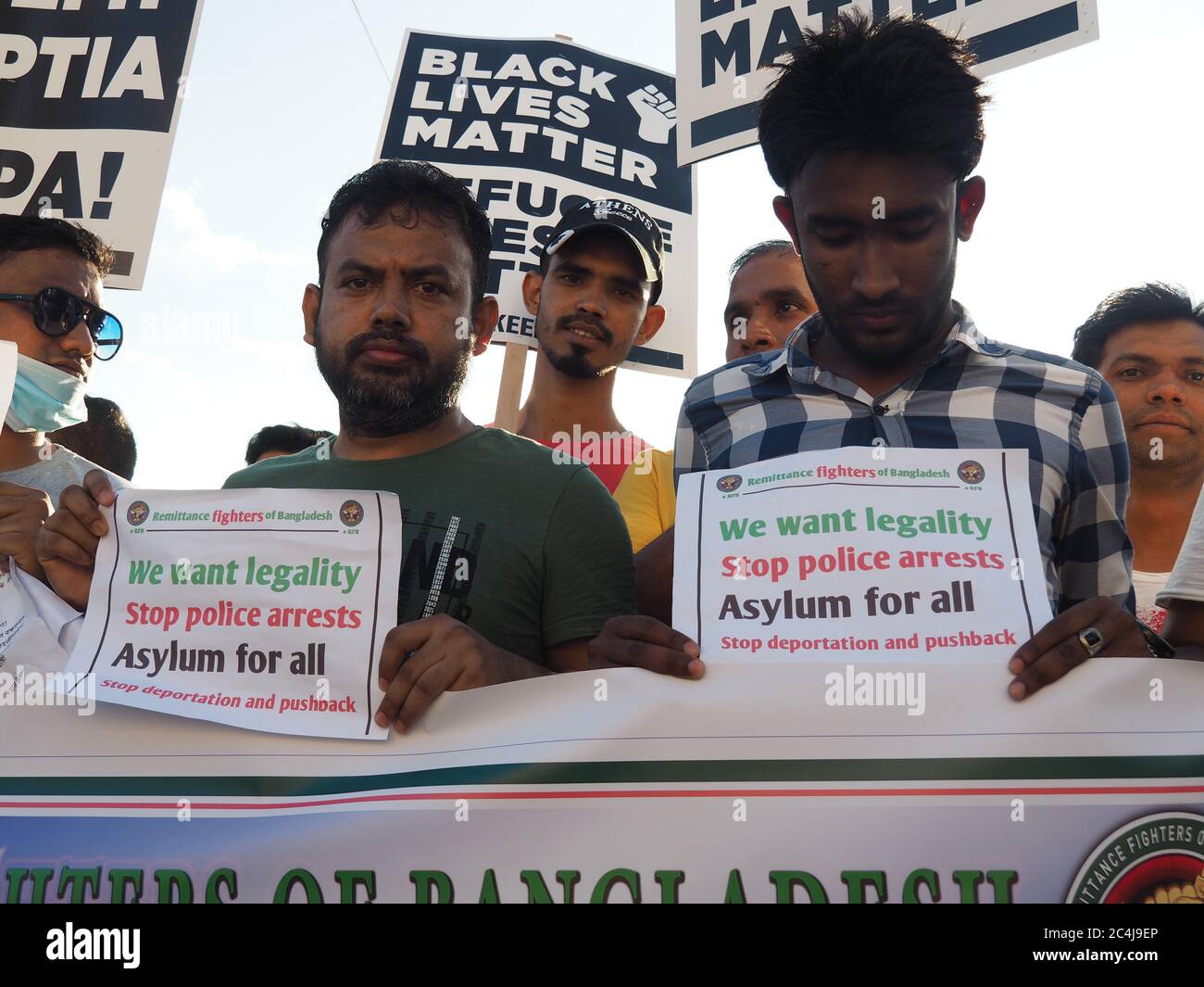 Atene, Grecia. 26 Giugno 2020. Raduno ad Atene contro il razzismo e a sostegno dei diritti dei rifugiati il 26 giugno 2020. (Foto di George Panagakis/Pacific Press/Sipa USA) Credit: Sipa USA/Alamy Live News Foto Stock