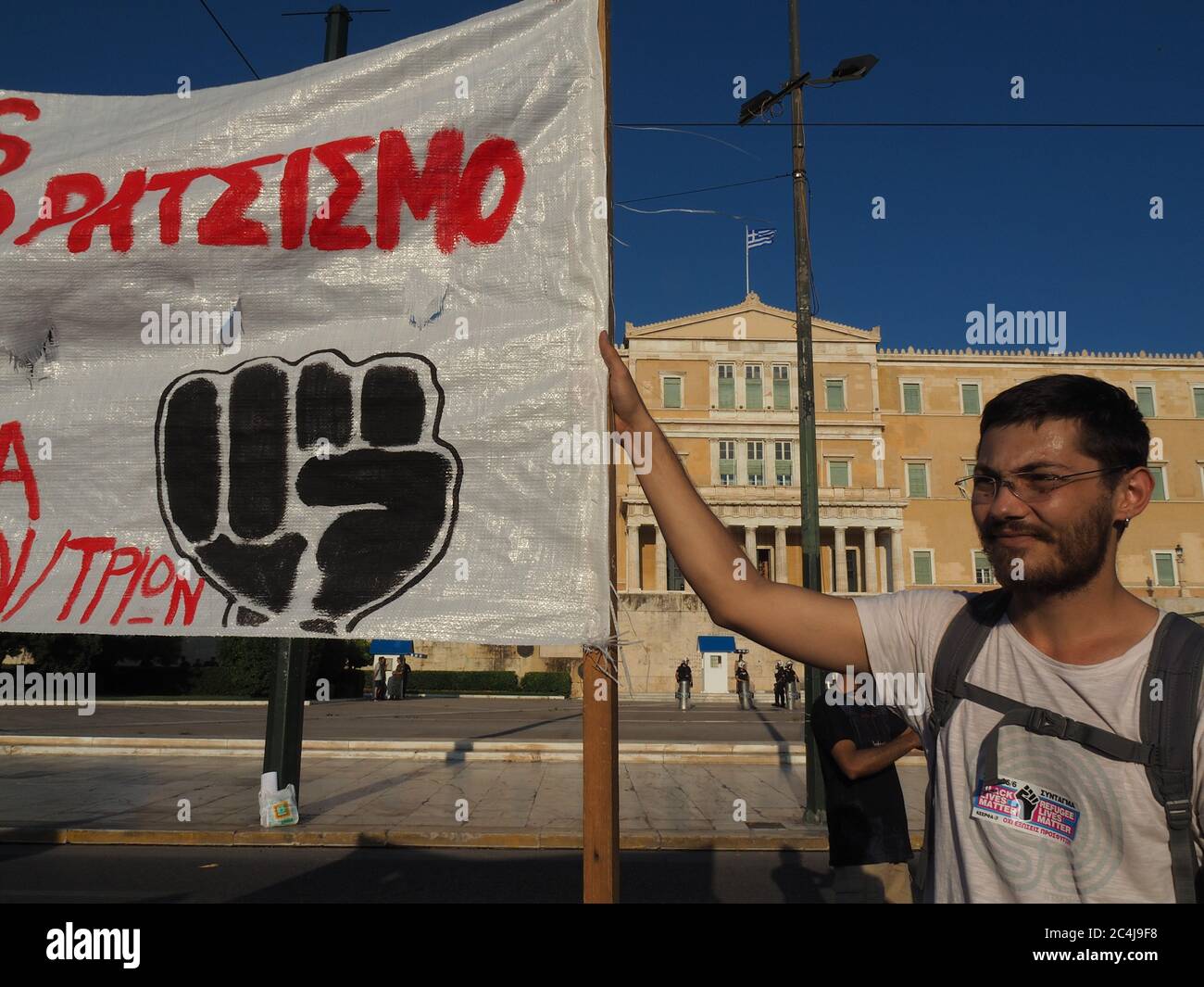 Atene, Grecia. 26 Giugno 2020. Raduno ad Atene contro il razzismo e a sostegno dei diritti dei rifugiati il 26 giugno 2020. (Foto di George Panagakis/Pacific Press/Sipa USA) Credit: Sipa USA/Alamy Live News Foto Stock